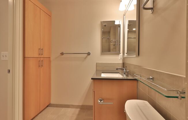 1 bed, 1 bath, $2,400, Unit 211