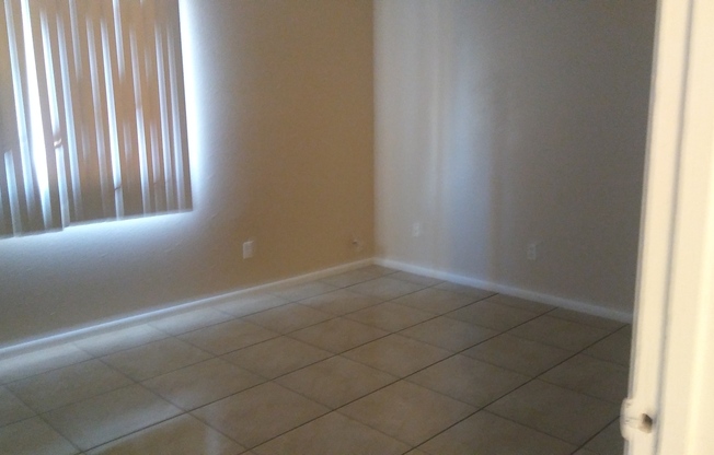 2 beds, 1 bath, 750 sqft, $1,095, Unit 7515 W. Glenn Dr. #1