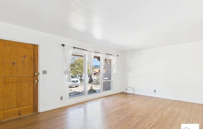 Northside Single Family Home with Ample Space Available Now!