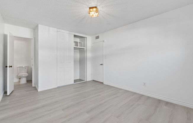 Welcome to this modern, remodeled condo!