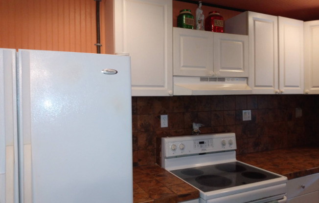 6434 MOCKINGBIRD LN S