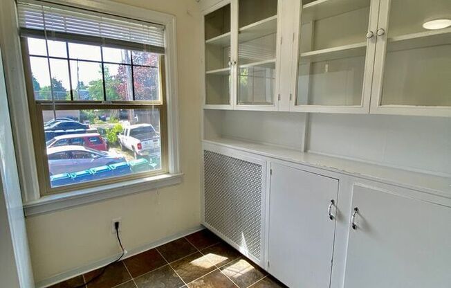 2605 44 AVE SW