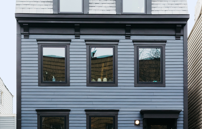 651 LEONARD ST