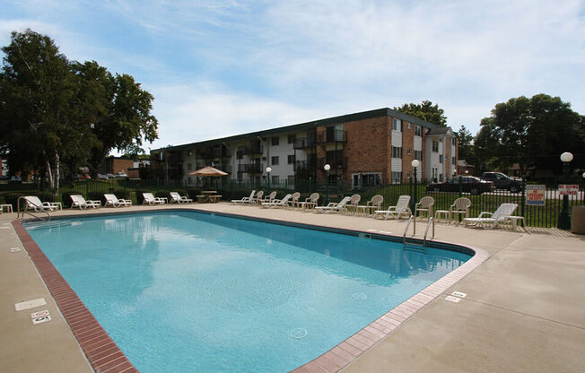 swimming pool at Heritage Manor Apartments