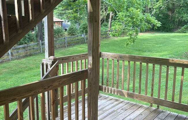 2 beds, 1 bath, 903 sqft, $1,170, Unit J-5