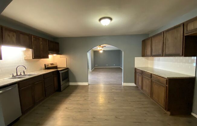 Large family home in Grape Creek!