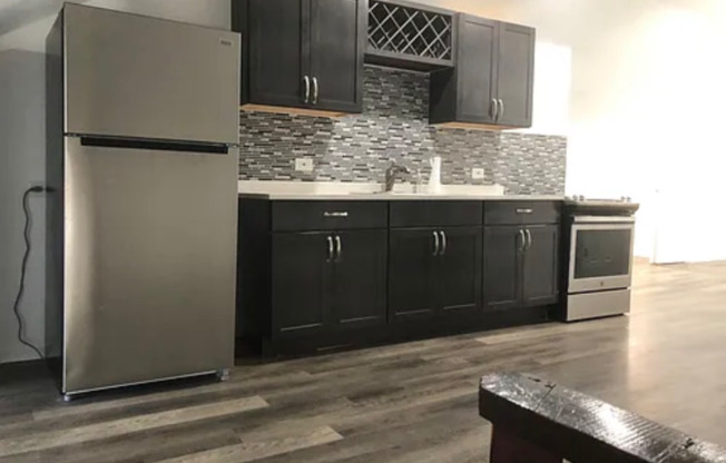 5849 W MIDWAY PARK AVE