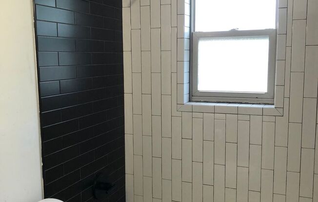 2 beds, 1 bath, 637 sqft, $1,750, Unit 212-C12
