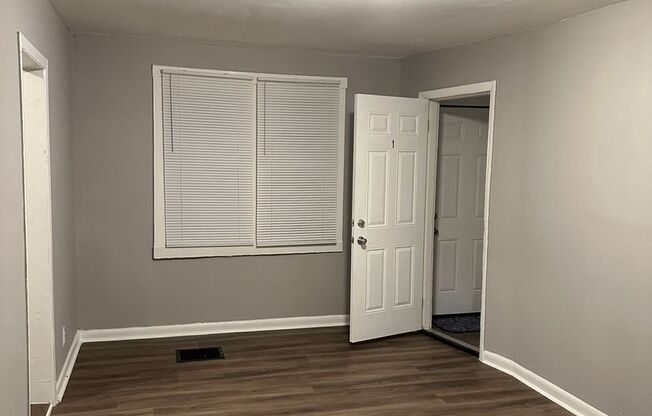 2 beds, 1 bath, $1,300, Unit Apt. 1