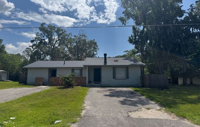 Charming 2BR/1BA Duplex with Large Yard – Affordable Comfort in a Quiet Neighborhood
