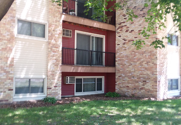 3246 DOUGLAS DR N
