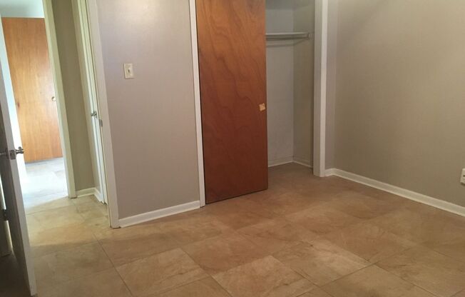 3 beds, 1 bath, $995