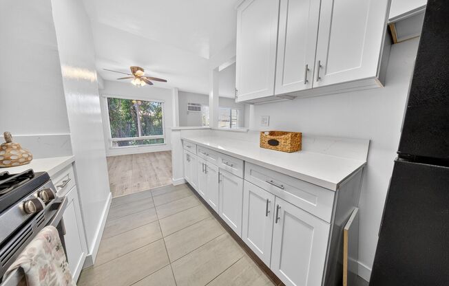 2 beds, 2 baths, $2,800, Unit 017#201