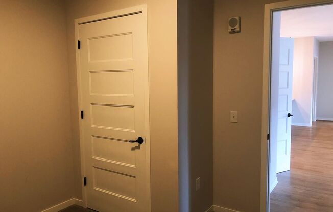 1 bed, 1 bath, 1,013 sqft, $2,989, Unit 102