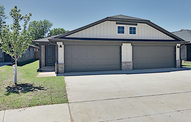 3 Bedroom 2 Bathroom 2 Car Garage Duplex in Great Location Close to the Broadway Extension and 8 minutes from Downtown OKC