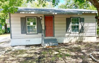 **MOVE-IN SPECIAL** AVAILABLE NOW! 2 Bedroom / 1 Bath Home Near St. Mary's University!