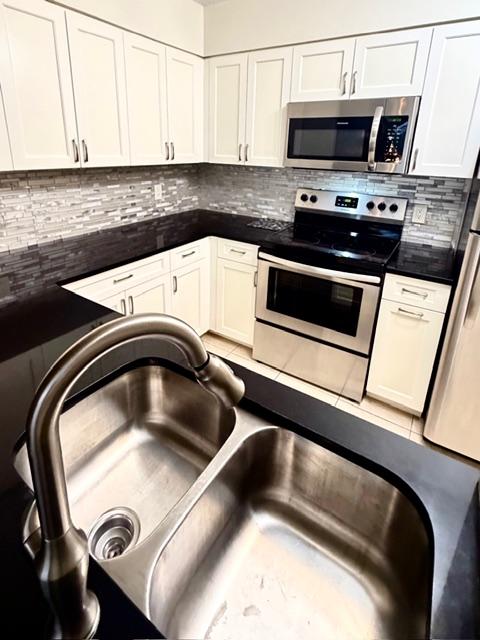1 bed, 2 baths, 760 sqft, $1,600