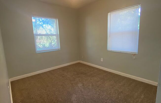 2 beds, 1 bath, $1,090