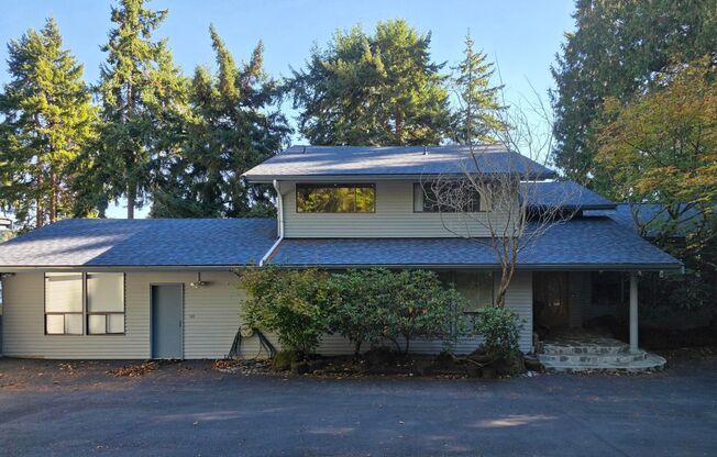 Waterfront Home in Illahee!