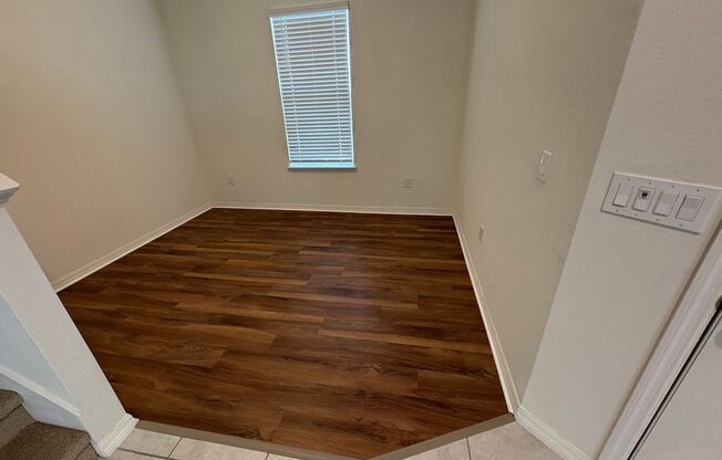 5 bedroom 3.5 Bath House on Oakland Trails, Easy Turnpike Access No Rear Neighbors