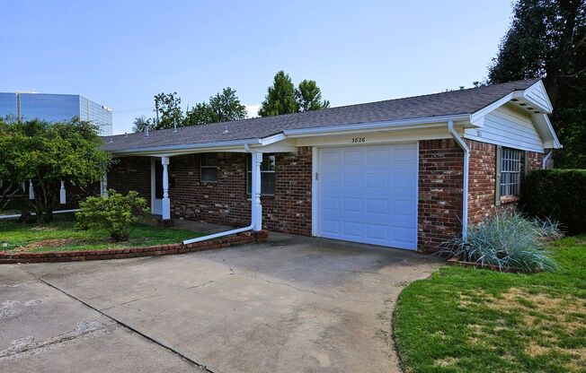 Beautiful 2 Bed 2 Bath Moments Away From Lake Hefner!!!