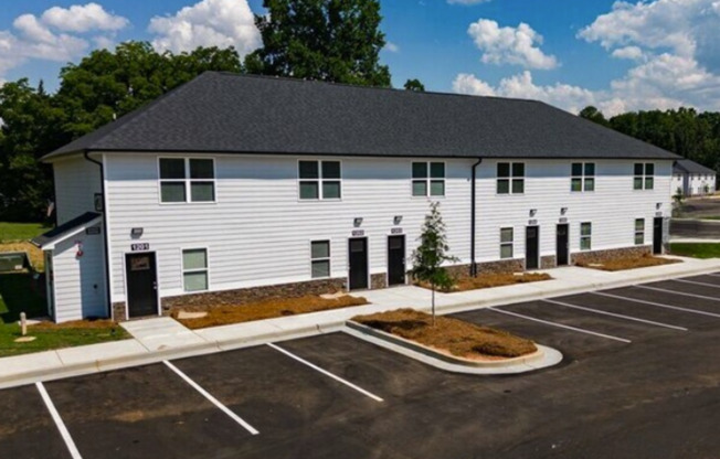 VILLAGES AT STATHAM NOW LEASING!