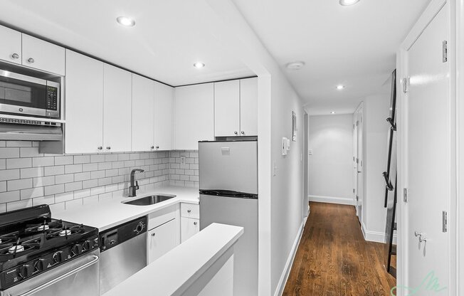 1 bed, 1 bath, $4,850, Unit 5E
