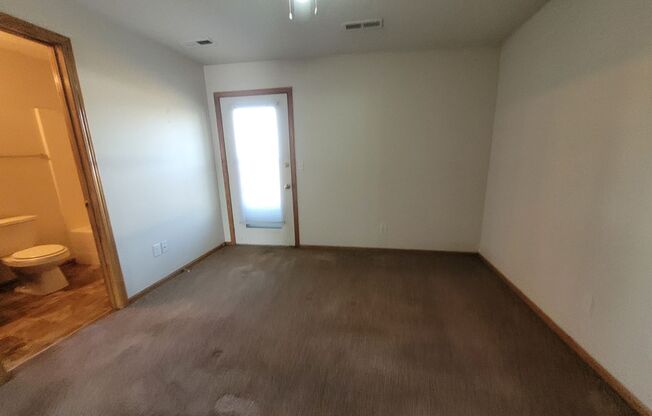 1 bed, 1 bath, 500 sqft, $825, Unit 703