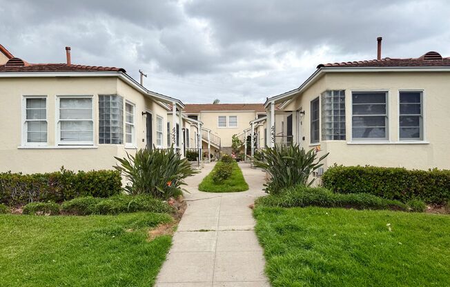 33RD STREET COTTAGES