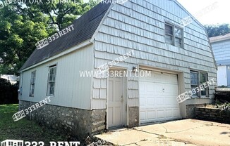 9160 OAK STORAGE GARAGE