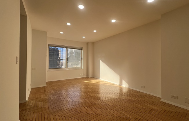Studio, 1 bath, 542 sqft, $4,200, Unit 25G