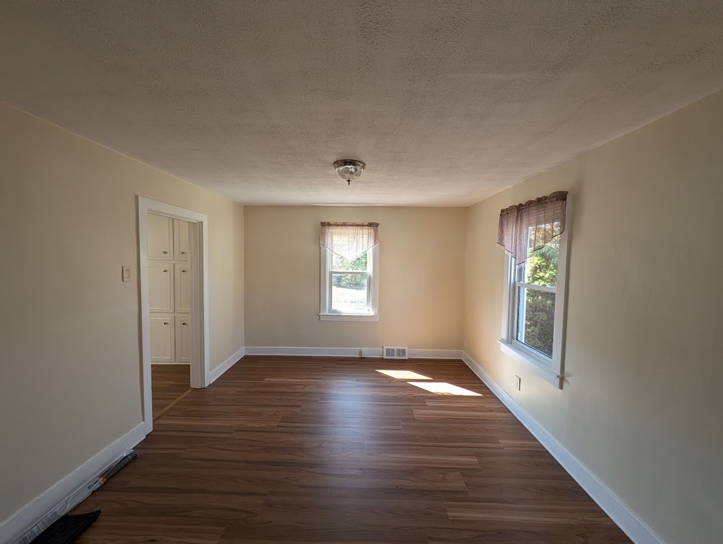 3 beds, 1 bath, $1,295