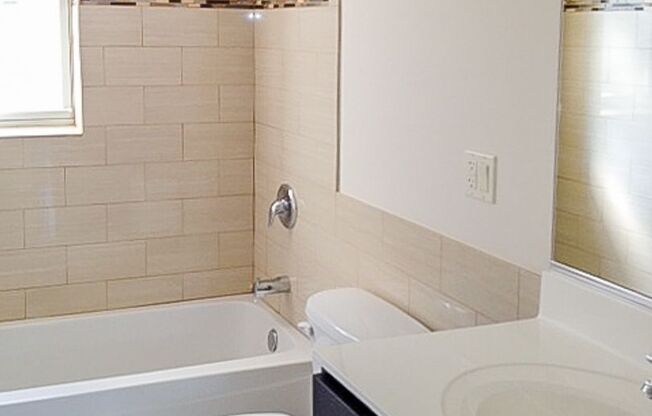 2 beds, 1 bath, 740 sqft, $2,850, Unit 855-2W