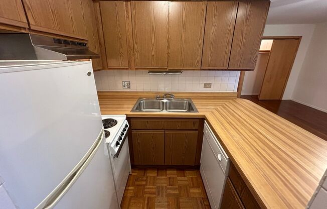 Studio, 1 bath, 450 sqft, $1,665, Unit 531-411