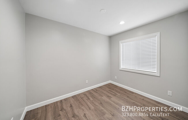 1545 W 23 ST