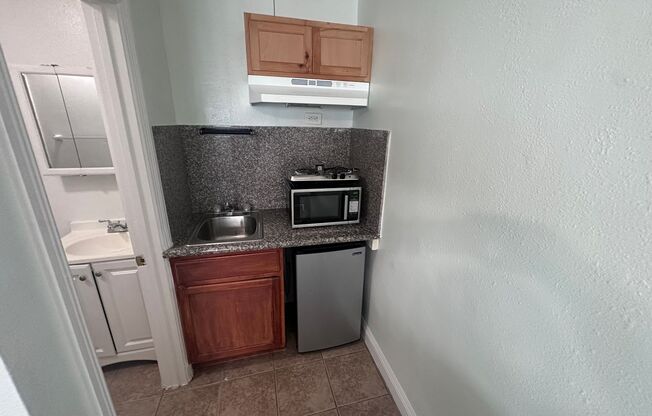 Studio, 1 bath, 222 sqft, $1,195, Unit # 19