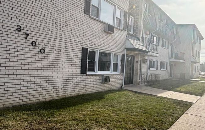 Pulaski Apartments LLC