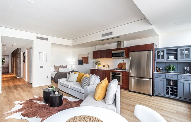 Studio, 1 bath, 760 sqft, $2,700, Unit 1011