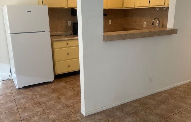 2 beds, 1 bath, $850, Unit 110