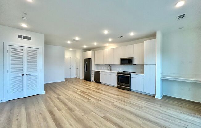 Beautiful and Spacious 1/BR 1/BA Home with Modern Finishes & Private Balcony!