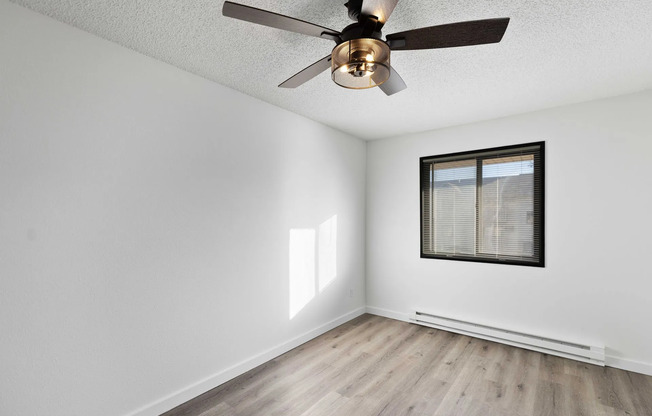 2 beds, 1 bath, $947, Unit 4210-9