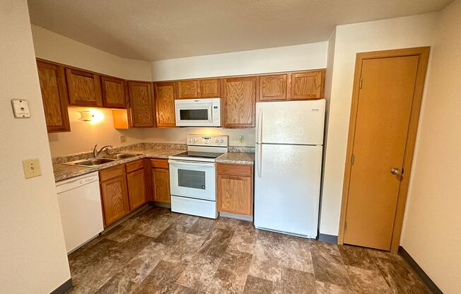 2 beds, 1 bath, 850 sqft, $715