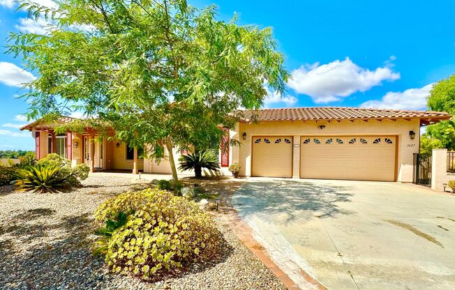 Immaculate Custom Construction, Single-Story Home in Fallbrook w/ Large Garage Space, Views, & Entertainment Area!