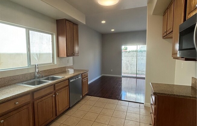 4 beds, 3 baths, 1,881 sqft, $3,800, Unit 5