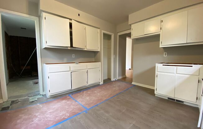 1 bed, 1 bath, $895, Unit LR