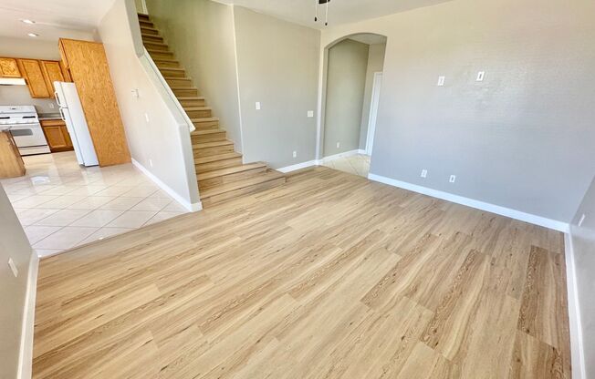 STUNNING 2-STORY 4 BEDROOM/ 2 FULL BATH PLUS 1/2 BATH MOUNTAIN EDGE COMMUNIT HOME