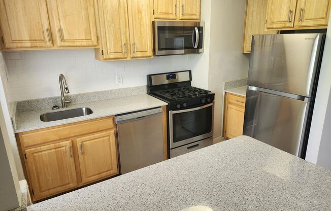 1 bed, 1 bath, 663 sqft, $1,595, Unit H-12