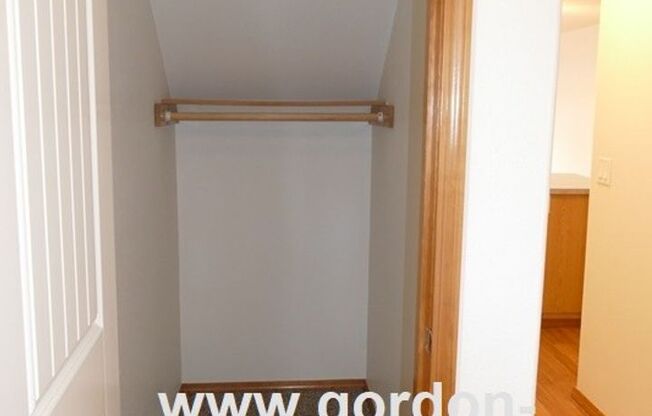 $1,950.00 - SE Rhine St - 3 bedroom townhouse duplex with attached garage