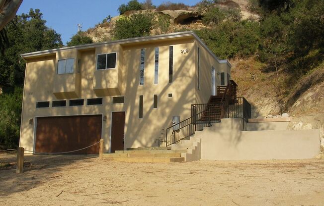 Live/work space in Laguna Canyon - For Lease