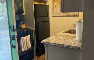 2 beds, 1 bath, $1,900, Unit Unit 6